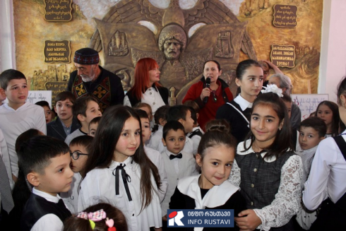 რუსთავის 23-ე საჯარო სკოლაში ვაჟა-ფშაველას ბარელიეფი გაიხსნა [photo]