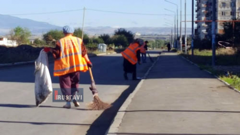 დასუფთავების სამუშაოები ქალაქის ქუჩებში