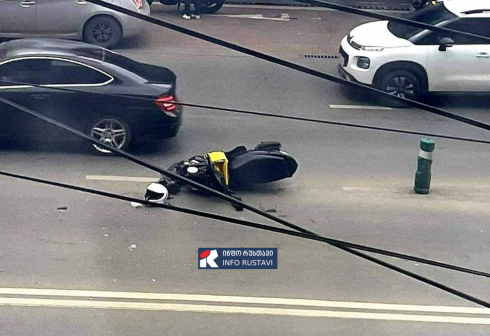 ავტომობილი კურიერს შეეჯახა