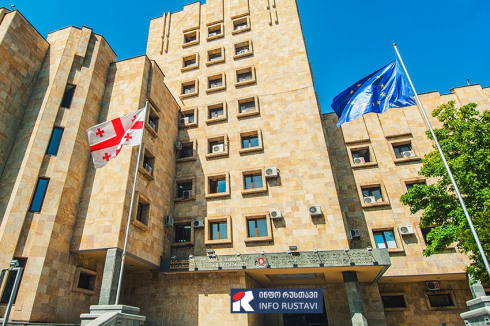 ქრთამის აღების ფაქტზე დაკავებულ 2 პირს ბრალი წარუდგინეს