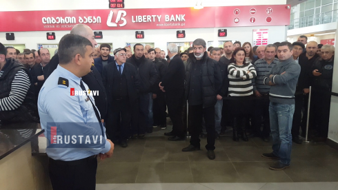 რიგი მომსახურების სააგენტოში (Video)