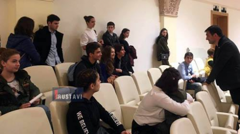 რუსთაველი მოსწავლეები პარლამენტში