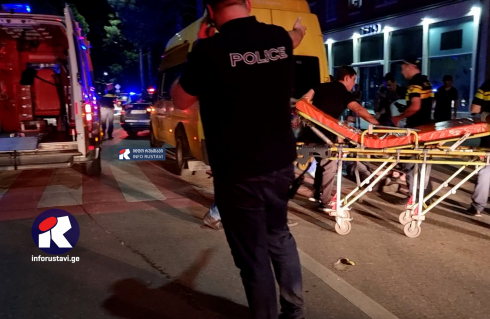 რუსთავში მამაკაცი მიკროავტობუსიდან გადმოვარდა [video]