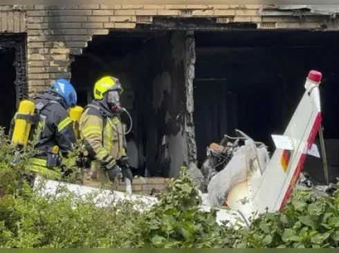 გერმანიაში თვითმფრინავი ჩამოვარდა და საცხოვრებელ სახლს შეეჯახა