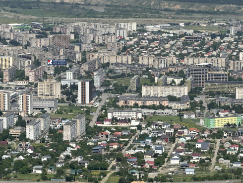 რუსთავში კორპუსის ფანჯრიდან ნარჩენების გადმოყრისთვის დაჯარიმდებით