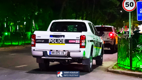 რუსთავში პოლიციამ ახალგაზრდა ქალი დააკავა