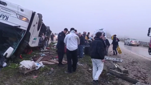 თურქეთში ავტობუსის გადაბრუნების შედეგად ორი ადამიანი დაიღუპა