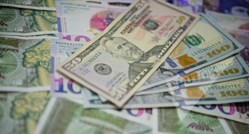 ლარი დოლართან მიმართებით კიდევ გაუფასურდა