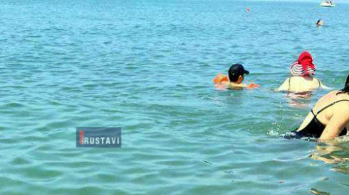 რა ხდება ქობულეთში, ზღვაზე (ფოტო)