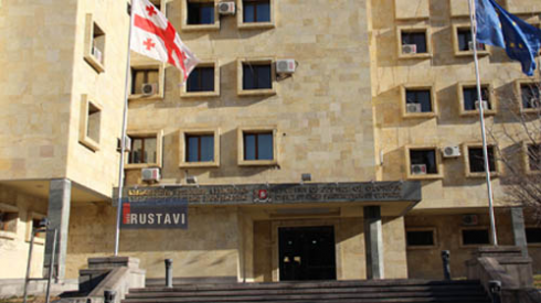 პროკურატურამ პოლიციელი დააკავა