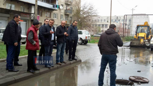 მე-14 მ/რ-ში ორი კორპუსი დაიტბორა