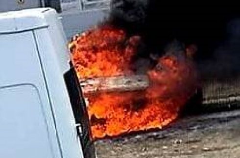 რუსთავის ავტობანთან ავტომობილი დაიწვა [video]