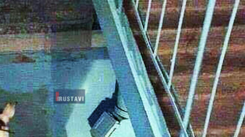 რა ხდება საცხოვრებელი კორპუსის ერთ-ერთ სადარბაზოში (ფოტო)