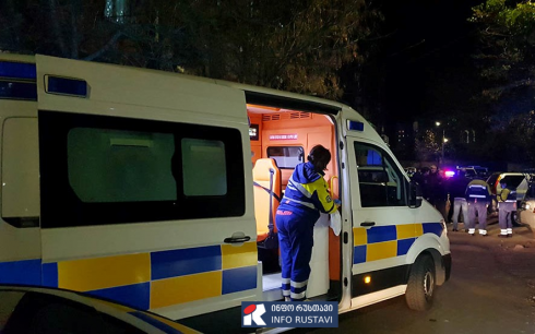 რუსთავში ქვეითად მოსიარულე დედა-შვილს ავტომობილი დაეჯახა