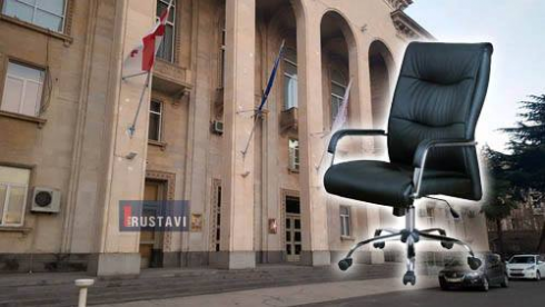 რუსთავის მერია 6 გორგოლაჭიან სავარძელს შეიძენს