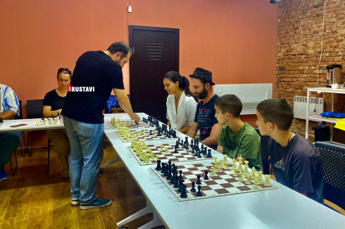 რუსთავში ჭადრაკის ერთობლივი თამაშის სეანსი ჩატარდა [photo]