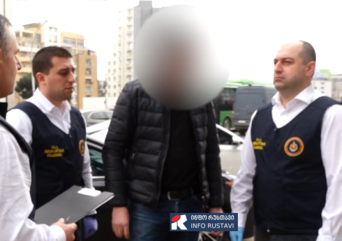 თაღლითობის ბრალდებით პოლიციის თანამშრომელი დააკავეს