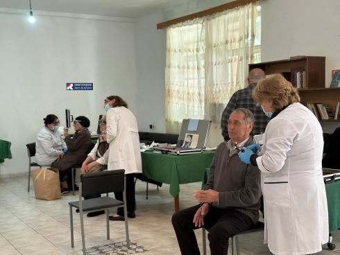 რუსთავში, პენსიონრებს უფასო ოფთალმოლოგიური შემოწმება ჩაუტარდათ [photo]