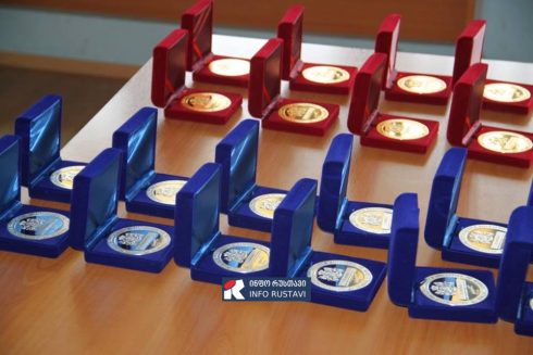 ფულადი წახალისების პროგრამა რუსთაველი ოქროსა და ვერცხლის მედალოსანი მოსწავლეებისთვის
