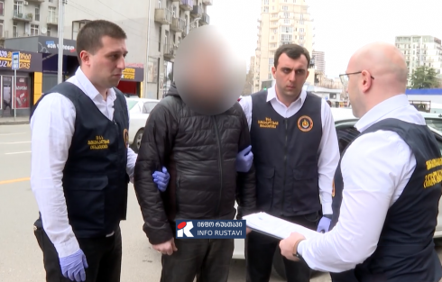 ქრთამის აღების ფაქტზე 2 პოლიციელი დააკავეს