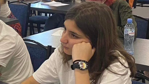 კიდევ ერთი რუსთაველი გოგონა, რომელიც სასწავლებლად ამერიკაში გაემგზავრება