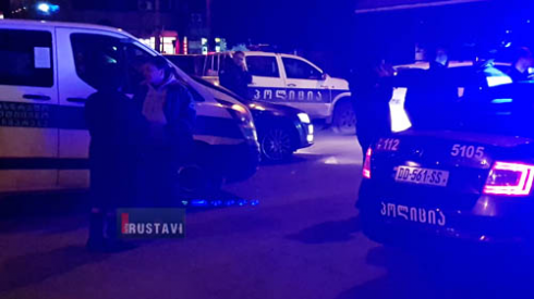 ეკლესიის ეზოში სასულიერო პირი დაჭრეს