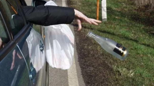 რუსთავის ქუჩებში ავტომობილიდან ნარჩენის გადმოგდებისთვის დაჯარიმდებით