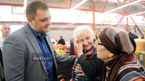 რუსთავის მერობის კანდიდატი „სტამბულის“ ბაზარში დასაქმებულებს შეხვდა