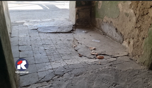 "4-5 დღეა სადარბაზომ დაიწია" [video]