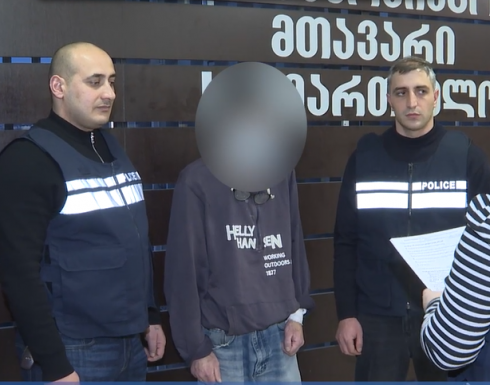 კაცმა კონფლიქტის დროს დედა და ძმა მოკლა [video]