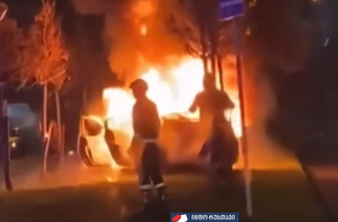 ავარიის დროს ავტომობილს ცეცხლი გაუჩნდა