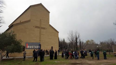 მინისტრმა და მეუფემ ეკლესიის ეზოში ხეები დარგეს (ფოტოები).