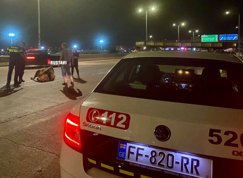 რუსთავის ავტობანზე ტაქსი ძროხას შეეჯახა [video]