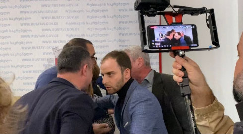 ფიზიკური შეხლა - შემოხლა რუსთავის საკრებულოში [video]