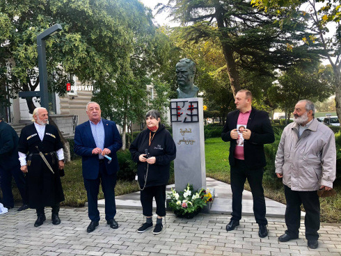 რუსთავში მერაბ კოსტავას ბიუსტი გახსნეს [photo]