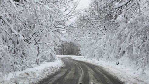 "უღელტეხილზე ავტოტრანსპორტის მოძრაობა აკრძალულია"