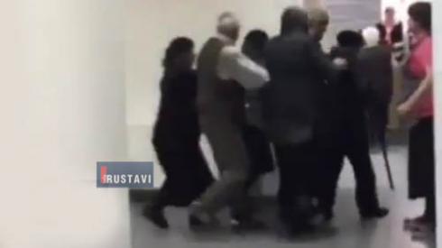 რა ხდება ბანკში პენსიის დღეს (ვიდეო)