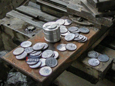 ყალბი ლარიანები