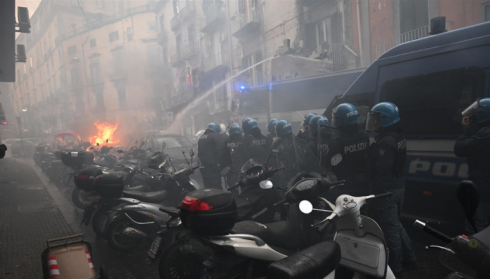 შეტაკებები "აინტრახტის" ფანებსა და პოლიციას შორის ნეაპოლში[video]