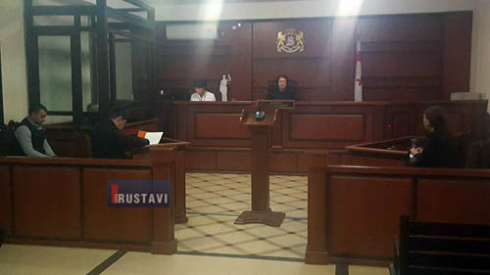 12 წლის გოგონას ძალადობის ფაქტზე სასამართლო დღეს გაიმართა (ვიდეო)