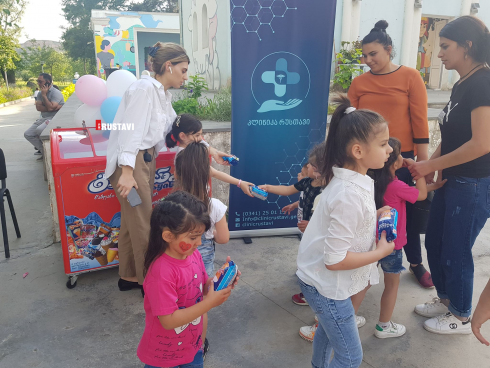 კლინიკა რუსთავის ღონისძიება პარკში [photo]