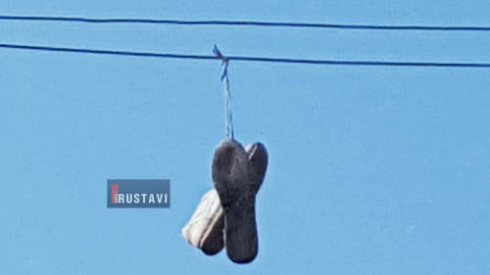 როგორ ფიქრობთ სად დაკიდეს ფეხსაცმელი? (ფოტო).