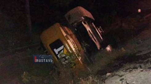 ექსკავატორი გადავარდა (ფოტო)