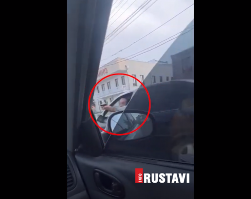„ოპელის“ მარკის ავტომობილიდან პოლიციას ცეცხლი გაუხსნენ [video]