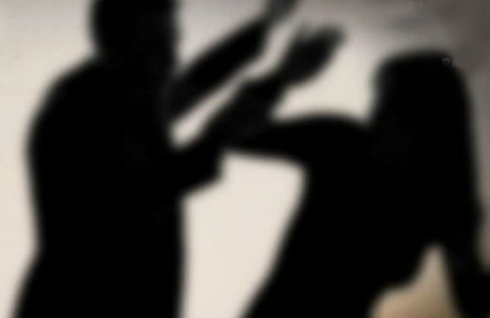 პროკურატურამ მეუღლის გაუპატიურების, მუქარის და სიტყვიერი შეურაცხყოფის ფაქტებზე დაკავებულ პირს ბრალდება წარუდგინა