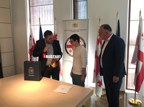 ნიკა ღუნაშვილი დააჯილდოვეს [photo]