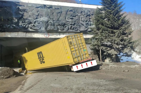 რიკოთის უღელტეხილთან ავტოსაგზაო შემთხვევა მოხდა