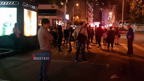რუსთაველები დედაქალაქიდან ვერ ბრუნდებიან