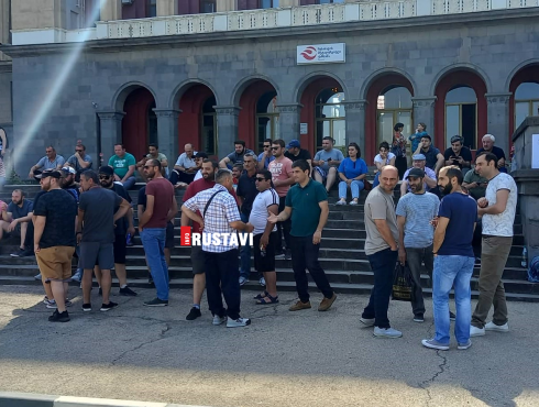 რუსთავის მეტალურგიული ქარხნის თანამშრომლები გაფიცვას აგრძელებენ