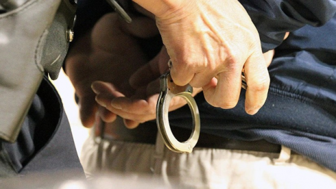 კაცმა ქუჩაში მოქალაქეს ხელჩანთა გასტაცა და მიიმალა